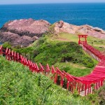 神秘的！海に続く鳥居、元乃隅稲成神社